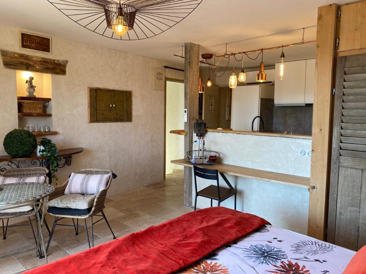 Maison D'Hotes Une Hirondelle En Provence Roussillon en Isere Eksteriør bilde